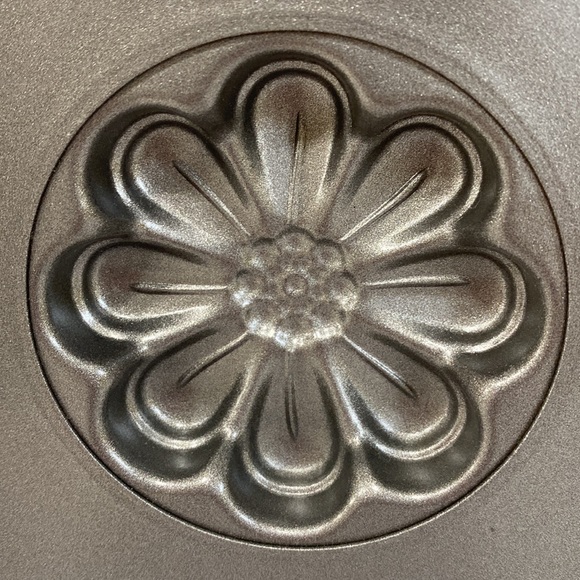 SWEET CREATIONS SPRING COOKIE PAN - Picture 12 of 16